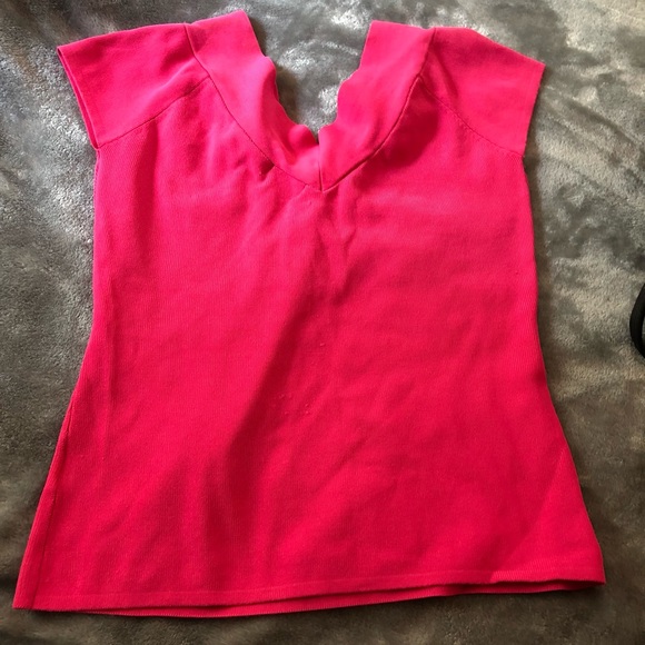 🌺Gorgeous Fuchsia Double V-Neck Sleeveless Blouse🌺 - Picture 3 of 3